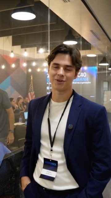 Rafael presenting at the Work Shock conference